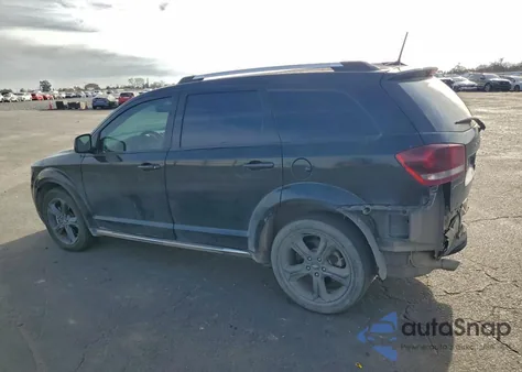 2018 Dodge Journey Crossroad z USA, uszkodzony, nr VIN 3C4PDCGG4JT513702